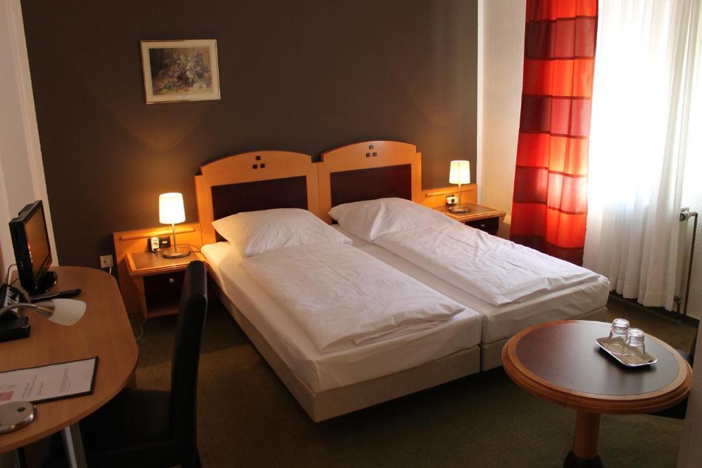 Zum Loewen Hotel Bad Homburg vor der Hoehe Phòng bức ảnh